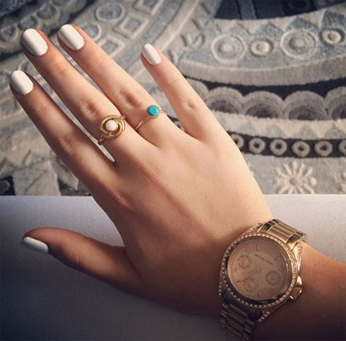 Màu này có thể kết hợp cùng phụ kiện với bất cứ chất liệu hay màu sắc nào.