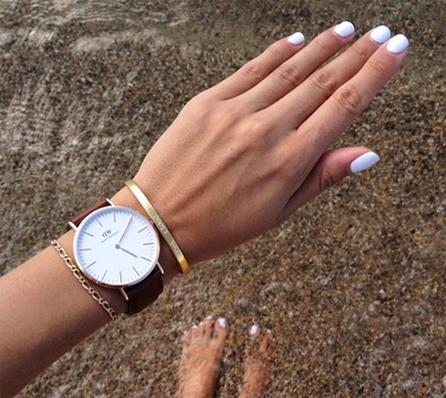 Bạn hoàn toàn có thể tự sơn móng ở nhà.