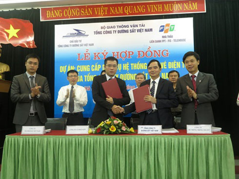 Lễ ký kết có sự hiện diện của các 1ãnh đạo cấp cao thuộc Tổng Công ty Đường sắt Việt Nam và FPT cùng nhiều cơ quan thông tấn, báo chí.