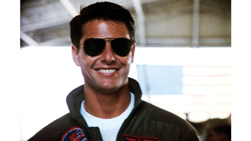 Tạo hình nhân vật của Tom Cruise trong bộ phim Top Gun góp phần làm cho kiểu kính phi công trở nên nổi tiếng.