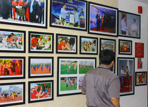 Cuộc triển lãm nhanh chóng nhận được sự đón nhận của CBNV FPT tại Đà Nẵng