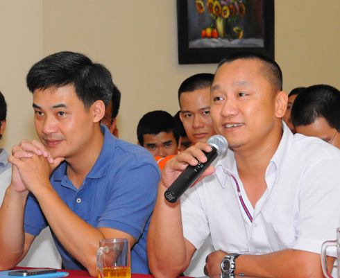Trưởng Đại diện FPT Đà Nẵng, Giám đốc FPT Telecom Vùng 4 Nguyễn Thế Quang hỏi về chính sách ưu đãi cho người FPT khi mua căn hộ tại FPT City.
