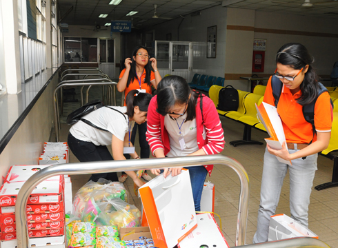 6h30, 30 tình nguyện viên FPT đã có mặt tại Bệnh viện để chuẩn bị cho buổi khám sàng lọc.