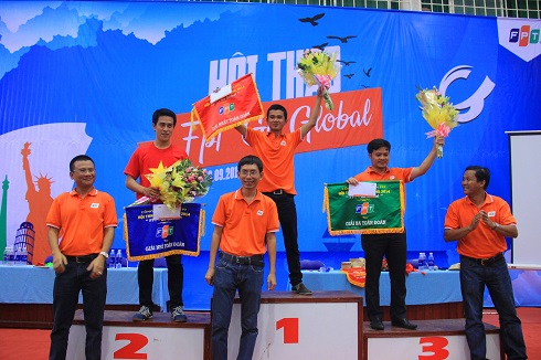 Anh Linh rất vui mừng vì FPT Telecom đã dành giải nhất toàn đoàn tại Hội thao