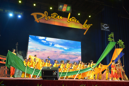 Tiết mục mở màn - Trường ca người Việt Nam - của nhạc sĩ Trương Quý Hải dành được nhiều lời khen của khán giả. Ảnh: C.T.