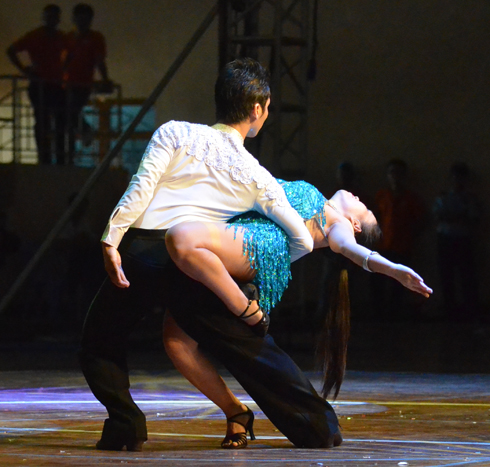 Cả bốn giám khảo đều khen Yến Trang mang giày cứng nhưng nhảy được điệu Waltz nhanh, uyển chuyển và nhịp nhàng.