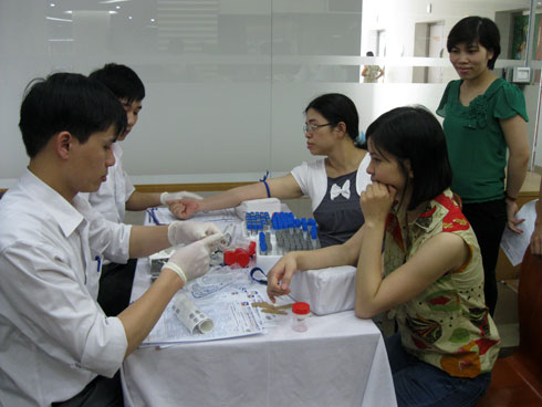 Việc khám và phát hiện bệnh Ung thư gan được mở rộng cho người thân CBNV FPT Software tại Hà Nội. Ảnh minh họa.