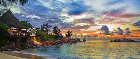Cộng hòa Seychelles có dân số 81.000 người và diện tích 107 dặm vuông (277.13 km²). Nằm ở Ấn Độ Dương, quốc gia này là sự lựa chọn hoàn hảo cho một kỳ nghỉ tuyệt vời.
