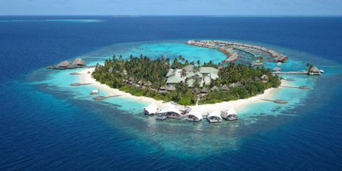 Cộng hòa Maldives là một quốc đảo ở Ấn Độ Dương, với dân số 340.000 người và diện tích 115 dặm vuông (297.85 km²). Maldives nổi tiếng với những bãi biển cát trắng tuyệt vời và làn nước trong sạch như pha lê. Đây là nơi hoàn hảo để nghỉ tuần trăng mật.