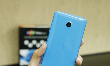 Khui hàng ‘độc’ Nokia Lumia 630 màu xanh cyan