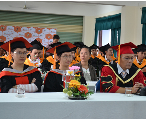 Đến dự lễ trao bằng tốt nghiệp có sự hiện diện đông đủ của lãnh đạo FPT Polytechnic Đà Nẵng cùng các bậc phụ huynh.