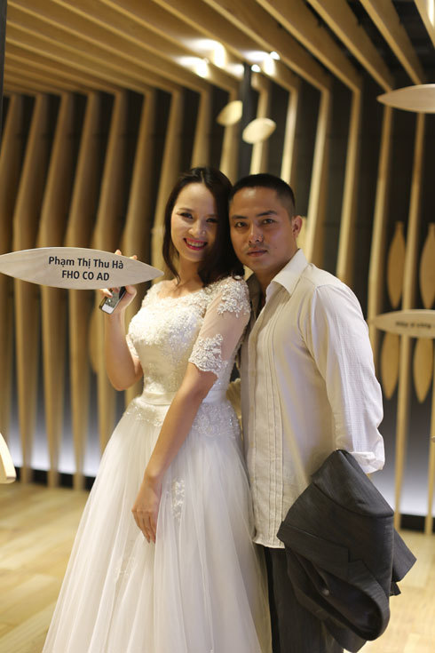 <p> Chị Phạm Thị Thu Hà, chia sẻ, tham gia chương trình vào đúng dịp kỷ niệm 10 năm ngày cưới của anh chị để lưu giữ kỷ niệm và làm mới tình yêu.</p>