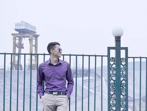 <p> Giữa một rừng trai đẹp và phong cách, cuối cùng thí sinh mang SBD 53 Nguyễn Trọng Huy - Thủ Kho FPT Shop 15 Điện Biên (Yên Bái) cũng đã thuyết phục được Ban Giám khảo bằng phong cách chụp ảnh cuốn hút của mình và giành giải "Mr Style".</p>