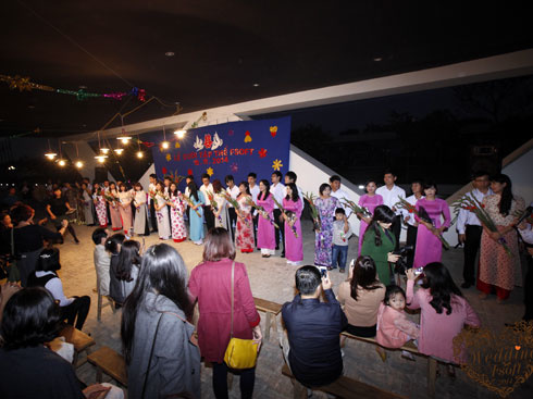 <p> Đây là lần đầu tiên đám cưới tập thể diễn ra ở một công ty công nghệ thông tin tại Việt Nam</p>