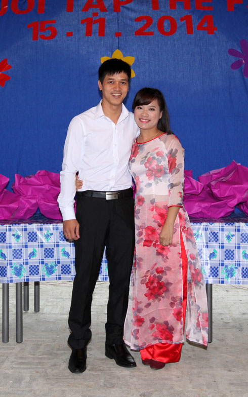 <p> Các đôi uyên ương được tổ chức cưới là nhân viên công ty hoặc có vợ/chồng là nhân viên công ty đang làm việc ở Hà Nội.</p>
