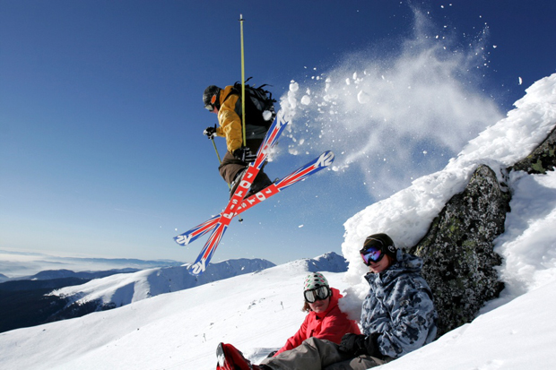 Jasna Nízke Tatry là khu nghỉ mát lớn nhất trong Slovakia với các điều kiện tự nhiên tốt nhất cho trượt tuyết và trượt tuyết .