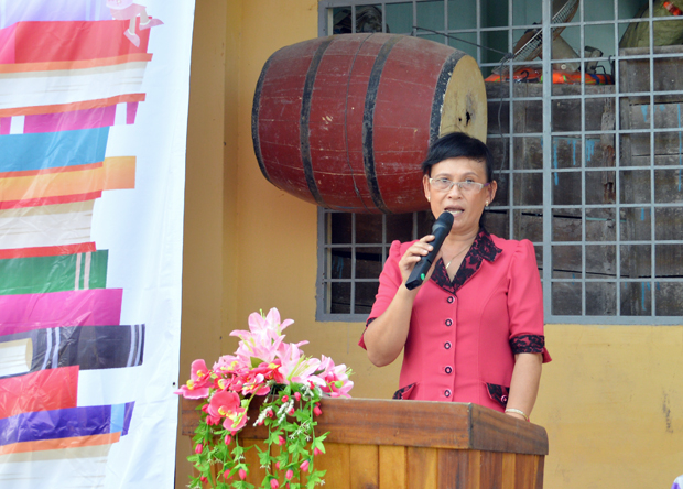 Đại diện nhà trường, Hiệu trưởng Cao Thị Lan gửi lời cảm ơn đến đoàn thiện nguyện FPT đã không quản đường xa để đến với Phước Chỉ, chia sẻ phần nào khó khăn với học sinh và nhà trường.