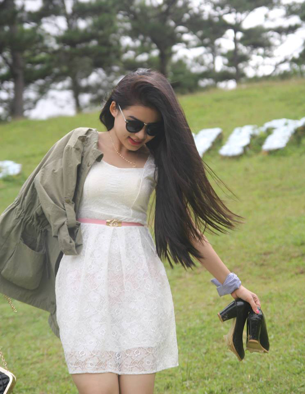 <div style="text-align:justify;"> Thời sinh viên, Nguyễn Lê Hiền Vy từng tham gia nhiều cuộc thi sắc đẹp trên địa bàn thành phố Đà Nẵng và đạt các giải thưởng cao. Đặc biệt, năm 2012, Vy xuất sắc lập cú đúp danh hiệu <span style="color:rgb(0,0,0);line-height:20px;">Hoa khôi và giải Ứng xử Đại học Sư phạm Đà Nẵng.</span></div>