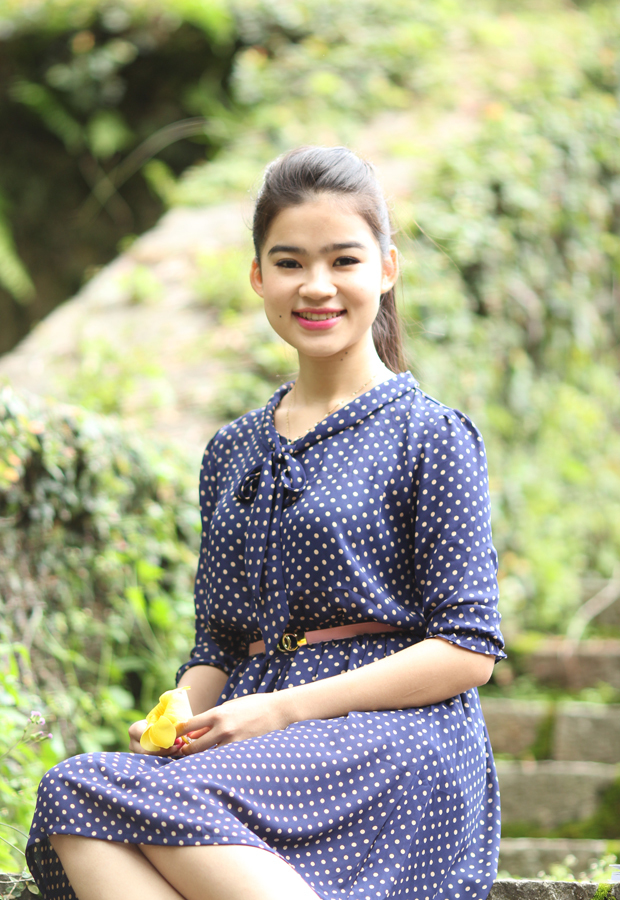 <div style="text-align:justify;"> Không chỉ đam mê chơi cờ tướng, bóng rổ, triết học của Abert Camus hay làm MC, cô nàng sinh năm 1990 còn sống hết mình với nhạc Trịnh Công Sơn. Theo tân cán bộ FPT Software Đà Nẵng, nhạc Trịnh dường như đã thấm sâu vào máu, không đơn thuần chỉ là món ăn tinh thần mà còn động lực để cô phần đấu trong mọi việc. </div>