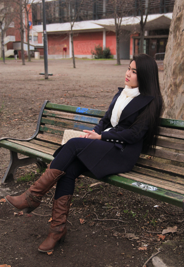 <div style="text-align:justify;"> Theo nhận xét của một số người bạn, Vy là cô gái khá cá tính nhưng cũng rất hòa đồng. Thời sinh viên, cô được xem như tấm gương để các bạn đồng môn noi theo. </div>