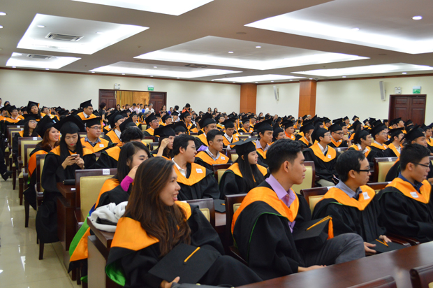 Đợt này, ĐH FPT công nhận tốt nghiệp cho tổng số 355 sinh viên theo học tại TP HCM và Hà Nội. Tuy nhiên, lễ trao bằng chỉ diễn ra tại TP HCM, còn tại Hà Nội