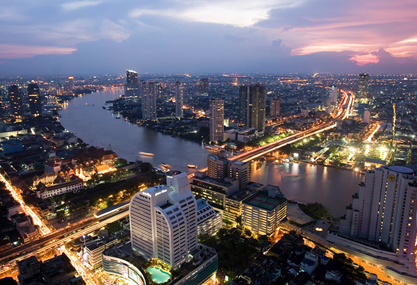 <p> 100 cá nhân xuất sắc sẽ khởi hành từ Hà Nội, TP HCM và Đà Nẵng để đáp chuyến bay tới Bangkok, Thái Lan. Sau đó, đoàn sẽ di chuyển đến Pattaya.</p>