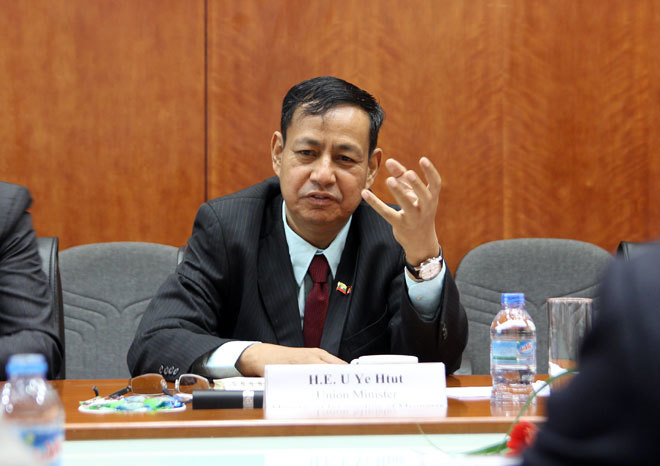 <p> Theo Bộ trưởng, những mảng mà FPT đề cập, Myanmar không có bất cứ rào cản hay giới hạn nào, đặc biệt đối với các nhà đầu tư nước ngoài.</p>