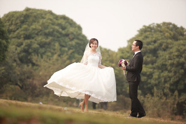 <p class="Normal"> Một phần bối cảnh bộ ảnh cưới của Thắm được thực hiện ở Ecopark (Hưng Yên).</p>