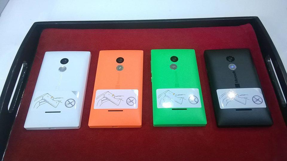 <p class="Normal"> Máy được nâng cấp lên phiên bản Lumia Denim mới nhất và có 4 màu sắc để người dùng lựa chọn gồm: xanh lá, cam, trắng và đen.</p>