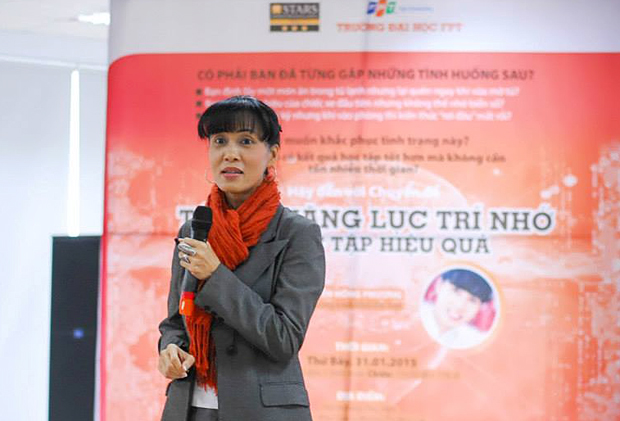 Sau chương trình tại ĐH FPT phía Nam, TS. Nguyễn Hồng Phương đã có buổi chia sẻ thú vị và bổ ích tại ĐH FPT Hòa Lạc, thu hút 200 sinh viên cùng CBNV tham dự.
