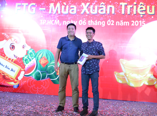 Anh Nguyễn Ngọc Anh Huỳnh là người may mắn nhất khi giành giải Đặc biệt của chương trình với phần thưởng là một máy tính bảng Asus