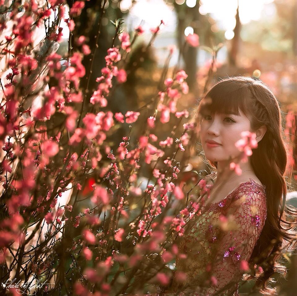 <p> Hương chia sẻ, hoa đào là đặc trưng của Tết miền Bắc, trong TP HCM rất ít. Khi đi chơi xuân, cô đã chụp bộ ảnh để thỏa mong ước bấy lâu như các cô gái xứ Bắc.</p>