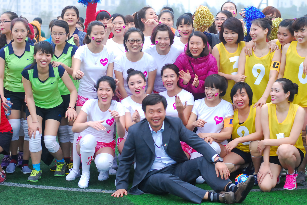 <p> Năm nay, chào mừng ngày 8/3, FPT IS tổ chức giải bóng sọt nữ cho các chị em tại Hà Nội. TGĐ FPT IS Phạm Minh Tuấn có mặt để cổ vũ cho giải đấu của những giai nhân.</p>