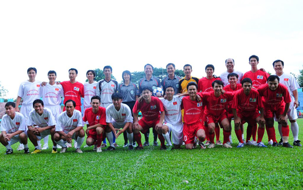 Trận bóng đá giao hữu đầu tiên của tuyển FPT HCM với các cựu tuyển thủ Việt Nam diễn ra hồi tháng 9/2010 nhân dịp kỷ niệm thành lập CLB Bóng đá FPT HCM. Ảnh tư liệu.