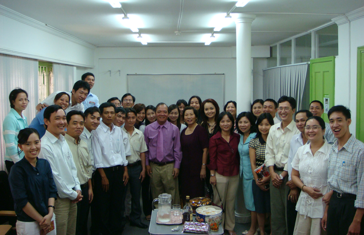 <p> Ban lãnh đạo FPT HCM thăm và chúc Tết CBNV năm 2008.</p>