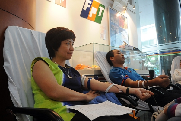 <p> Hầu như lần nào FPT tổ chức hiến máu cũng không thiếu mặt Chủ tịch Công đoàn FPT Trần Thu Hà. Chị luôn nhiệt tình và hết mình tham gia mọi hoạt động thiện nguyện của FPT.</p>