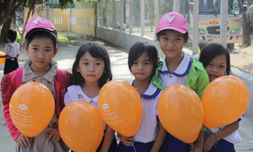 'Nhà cáo' Phú Yên tặng quà học sinh nghèo vùng biển