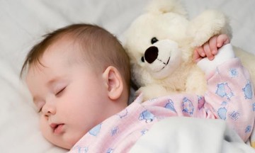 Đừng vội mừng khi trẻ 6-8 tháng ngủ xuyên đêm