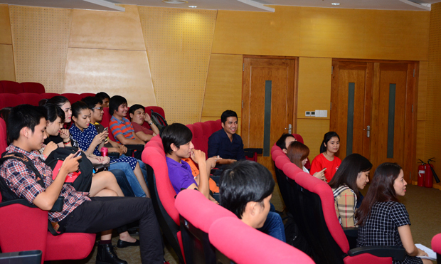 Buổi casting được FUN tối ngày 26/3 vừa qua tại phòng đa năng, tòa nhà FPT Tân Thuận, quận 7, với 14 ca sĩ "cây nhà lá vườn" đến từ các đơn vị thành viên FPT HCM tham gia.