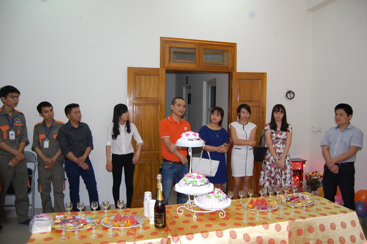 <p> Hơn 30 CBNV FPT Telecom Ninh Bình cùng các khách mời đã có mặt tại trụ sở số 195 Lê Đại Hành, TP Ninh Bình để tham dự lễ khai trương chi nhánh sáng ngày 31/3.</p>