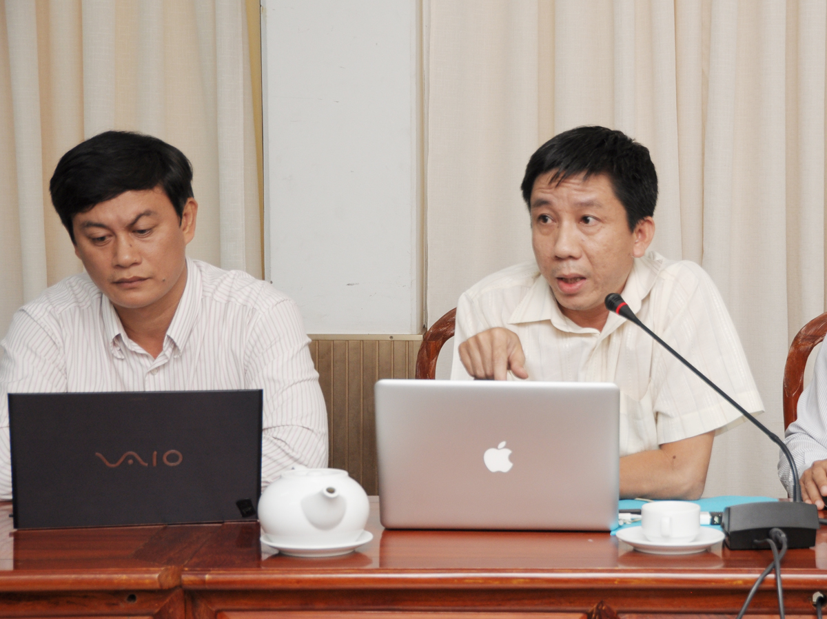 <p> Chuyên gia lĩnh vực chính quyền điện tử Dương Hoàng Nhân, FPT IS, trình bày giải pháp của đơn vị dành cho thành phố Cần Thơ.</p>