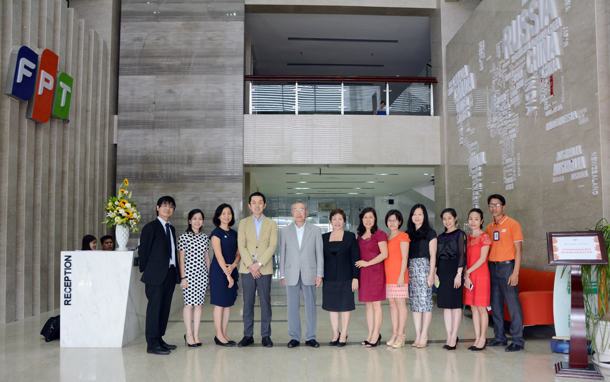 <p style="text-align:justify;"> Chuyến thăm và làm việc của tân thành viên HĐQT tại 2 tòa nhà của FPT Tân Thuận kết thúc lúc 17h30 cùng ngày. Sáng ngày 2/4, bác Tomokazu Hamaguchi ghé thăm tòa nhà F-Town, đại bản doanh của FPT Software HCM. </p>