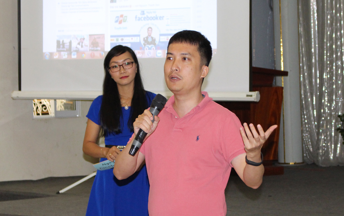 <p> “Với quyền lực người tiêu dùng ngày càng lớn và sự phát triển của mạng xã hội hay các kênh truyền thông số, người làm truyền thông cần kể nhiều câu chuyện một cách thông minh và giàu cảm xúc để hướng đến người dùng”, đại diện truyền thông của Facebook tại Việt Nam chia sẻ.</p>