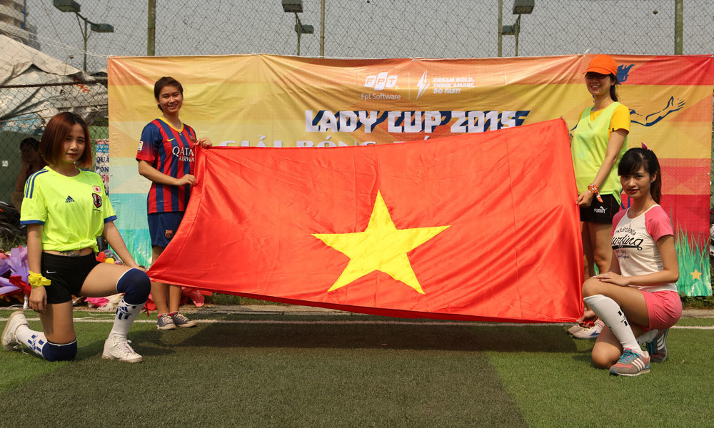 <p> Sáng ngày 4/4, Lady Cup FSOFT 2015 đã diễn ra với sự góp mặt của 8 đội bóng, đến từ FSU1, FSU11, FSU17 và Liên quân.</p>
