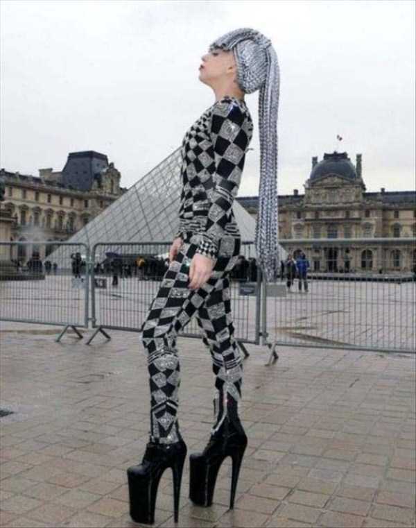 <p> <span style="color:rgb(51,51,51);background-color:rgb(245,245,245);">Chắc hẳn bộ đồ này lấy ý tưởng từ nữ quái Lady Gaga.</span></p>