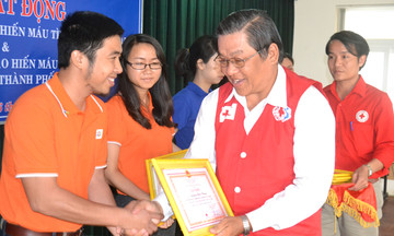 FPT Đà Nẵng nhận bằng khen của Hội Chữ thập đỏ thành phố