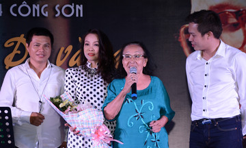 Khách hàng đặc biệt của FPT say sưa hát 'Quỳnh Hương'