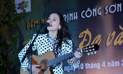 Ca sĩ Hồng Hạnh: ‘Thật tuyệt vời khi đứng trên sân khấu FPT’