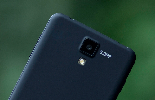 <p> Camera chính 5 MP tự động lấy nét tuy không phải là ưu điểm của máy nhưng cũng khá hợp lý so với những điện thoại có cùng phân cấp.</p>