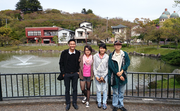Huỳnh Hữu Trường Giang (ngoài cùng bên phải) cùng các sinh viên FPT trong chương trình trao đổi sinh viên quốc tế tại Nhật Bản.